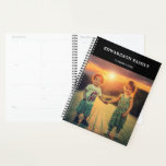 Moderne, einfache Fotos aus schwarzen Familien mit Planer<br><div class="desc">Moderne schwarze Familie Foto Monogramm Name Planner. Sie können es personalisieren und Ihre eigenen Fotos hinzufügen,  Ihren Namen und Textjahr hinzufügen.</div>