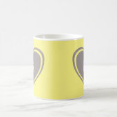 Moderne einfache gelbe graue Herz-Monogramm Kaffeetasse (Mittel)