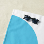 Moderne, einfache, lustige, geometrische Kunst im  Strandtuch (Beispiel)