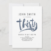Moderne, einfache, männliche Dreißigerfeier Geburt Einladung (Vorderseite)