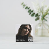 Moderne einfache Minimal Foto QR Code Social Media Quadratische Visitenkarte (Stehend Vorderseite)