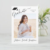 Moderne Einfache Minimalistisch-2-FOTO-Graduierung Einladung (Stehend Vorderseite)