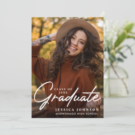 Moderne Einfache Minimalistisch-2-FOTO-Graduierung Einladung (Stehend Vorderseite)