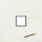 Moderne einfache monogrammierte Geschäftsschwarzwe Post-it Klebezettel (Auf Schreibtisch)