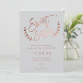 moderne einfache Rose Gold süß 16 Typografie Einladung (Stehend Vorderseite)