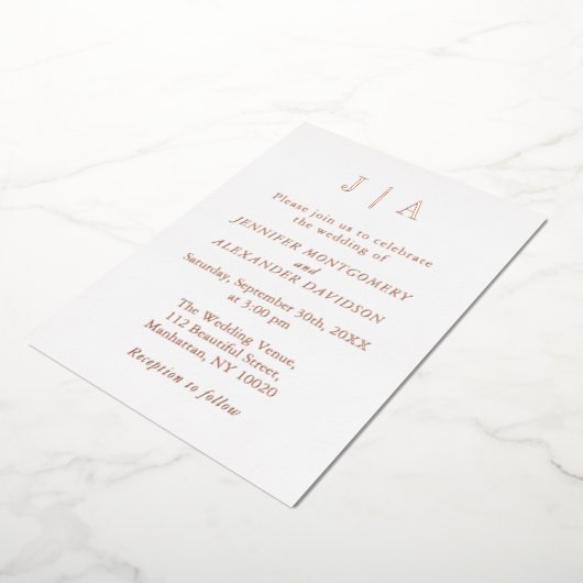 Moderne, einfache Rose Gold und White Monogram Wed Folieneinladung (Gedreht)