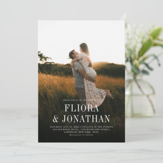 Moderne, einfache rustikale Foto-Hochzeit Einladung (Stehend Vorderseite)