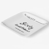 Moderne, einfache Schwarz-Weiß-Eleganz zum Geburts Pappteller (Gewinkelt)