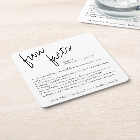 Moderne einfache Schwarz-Weiß-Fun-Fakten Hochzeite Rechteckiger Pappuntersetzer (angewinkelt)