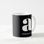 Moderne einfache schwarze Monogramm Anfangsbuchsta Kaffeetasse (VorderseiteRechts)