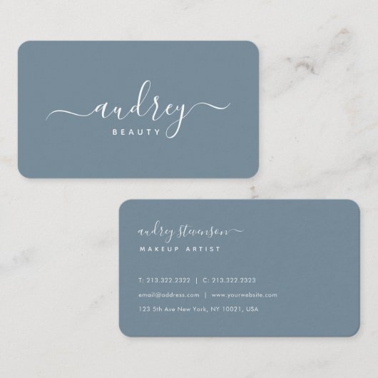 moderne einfache staubblaue Signatur Typografie Visitenkarte (Vorne/Hinten)