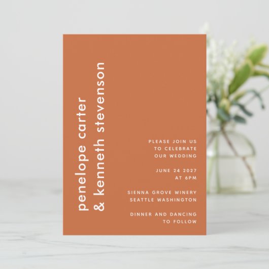 Moderne einfache Typografie | Burnt Orange Wedding Einladung (Stehend Vorderseite)