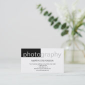 Moderne, einfache, weiße, schwarze Visitenkarte (Stehend Vorderseite)