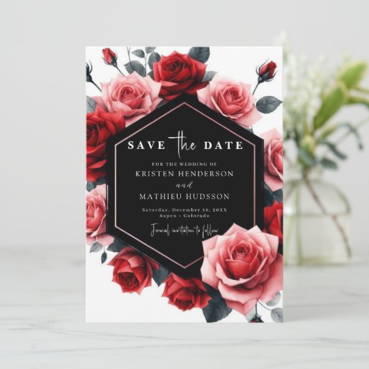 Moderne einzigartige Crimson Red Wedding Save The Date (Stehend Vorderseite)