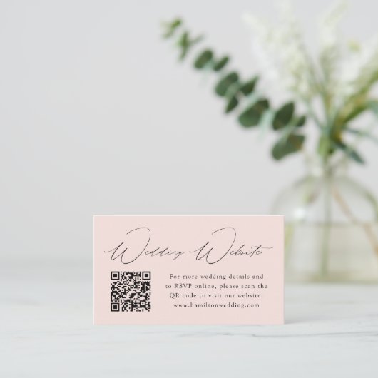 Moderne Elegance Blush Wedding Website QR Code Begleitkarte (Stehend Vorderseite)