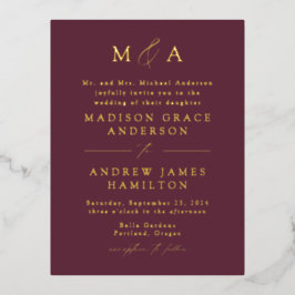 Moderne Elegance Monogram Wine and Gold Wedding Folie Einladungspostkarte