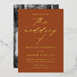 Moderne Elegance Terracotta und Gold Foto Hochzeit Folieneinladung