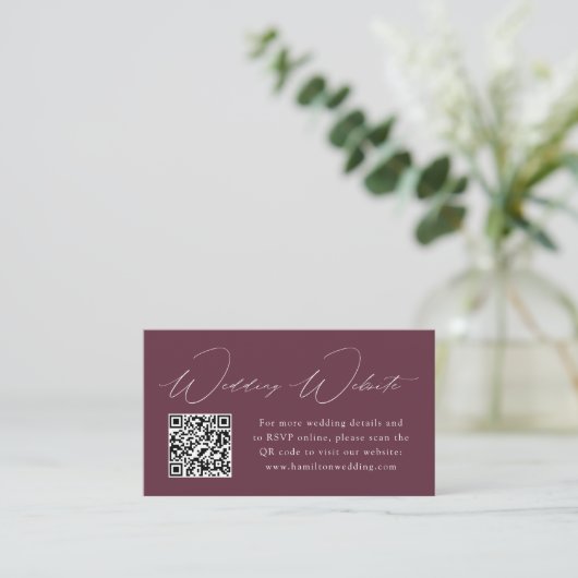 Moderne Elegance Wine Wedding Website QR Code Begleitkarte (Stehend Vorderseite)