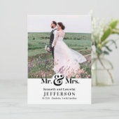 Moderne Elegant Ampersand Mr. and Mrs. Wedding Ankündigung (Stehend Vorderseite)