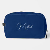 Moderne Elegant Blue White Monogram Travel Cosmeti Waschbeutel (Vorderseite)