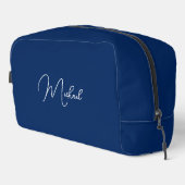 Moderne Elegant Blue White Monogram Travel Cosmeti Waschbeutel (Rechte Ecke)