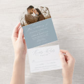 Moderne Elegant Dusty Blue Foto Wedding All In One Einladung (Abreißen)