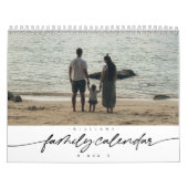 Moderne Elegant Family Foto Script Typografie Kalender (Titelbild)