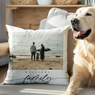 Moderne Elegant Family Foto Script Typografie Kissen