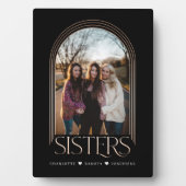 Moderne elegante Arch Frame Sisters Foto Keepake Fotoplatte (Vorderseite)