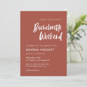Moderne, elegante Backsteine Bachelorette Wochenen Einladung (Stehend Vorderseite)