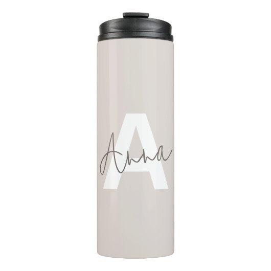Moderne elegante Beige Monogram Custom Initial Thermosbecher (Vorderseite)