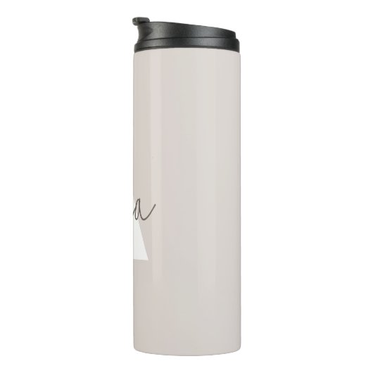 Moderne elegante Beige Monogram Custom Initial Thermosbecher (Nach rechts gedreht)