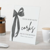 Moderne elegante Black Bow schätzt, wie viele Cork Sockelschild (In SItu)