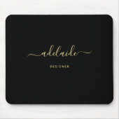 Moderne elegante Black Gold Monogram Script Girly Mousepad (Vorne)