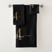 Moderne elegante Black Gold Monogram Script Name Badhandtuch Set (Insitu)