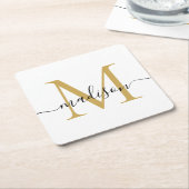 Moderne elegante Black Gold Monogram Script Name Rechteckiger Pappuntersetzer (angewinkelt)
