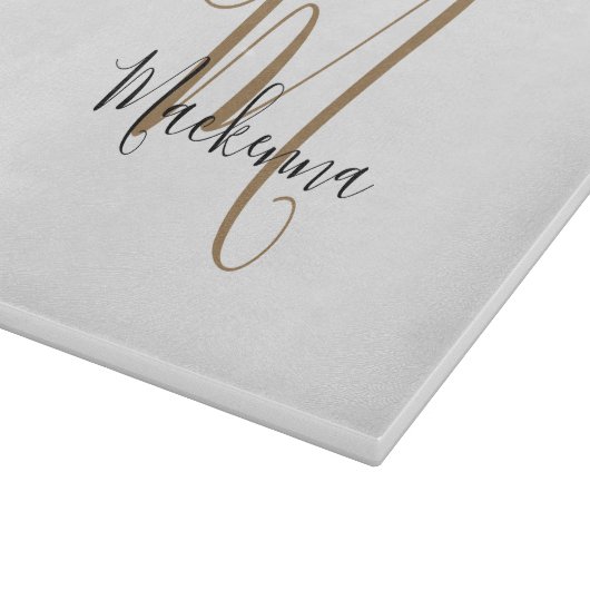 Moderne elegante Black Gold Monogram Script Name Schneidebrett (Ecke)