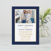 Moderne, elegante Blue Striping Gold Wedding Einladung (Stehend Vorderseite)