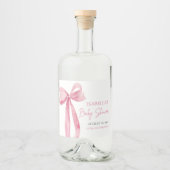 Moderne elegante Blush Pink Bow Ribbon Babydusche Alkoholflaschenetikett (Vorderseite)