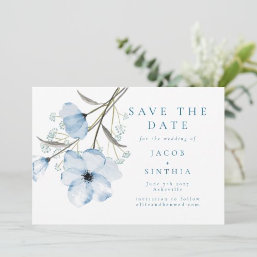 Moderne Elegante Chic Dusty Blue Wedding Save The Date (Stehend Vorderseite)