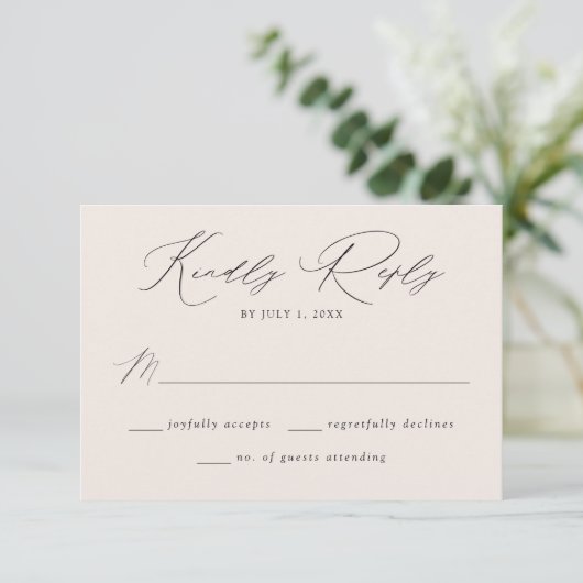 Moderne, elegante Cream Wedding RSVP Karte (Stehend Vorderseite)