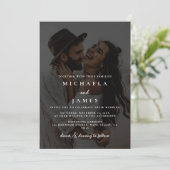 Moderne elegante Dark & Moody Simple Wedding Einladung (Stehend Vorderseite)