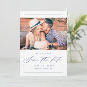 Moderne, elegante Drehbuch-Foto Hochzeit speichern Save The Date (Stehend Vorderseite)