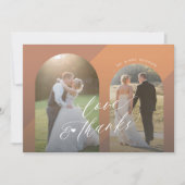 Moderne, elegante Drehbuch Terracotta Foto Hochzei Dankeskarte (Vorderseite)