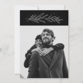 Moderne, elegante Foto Schwarz-Weiß-Hochzeit Einladung (Rückseite)