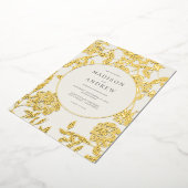 Moderne Elegante Gilded Floral Wedding Folieneinladung (Gedreht)