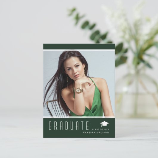 Moderne Elegante Graduate Foto Grüne Ankündigung Postkarte (Stehend Vorderseite)