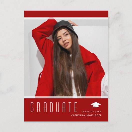 Moderne elegante Graduate Foto Rote Ankündigung Postkarte (Vorderseite)