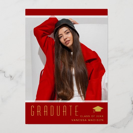 Moderne elegante Graduate Red Foto Foil Card Folieneinladung (Vorderseite)