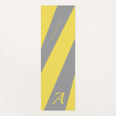Moderne, elegante, grau-gelbe mit Monogramm Yogamatte (Vorderseite)